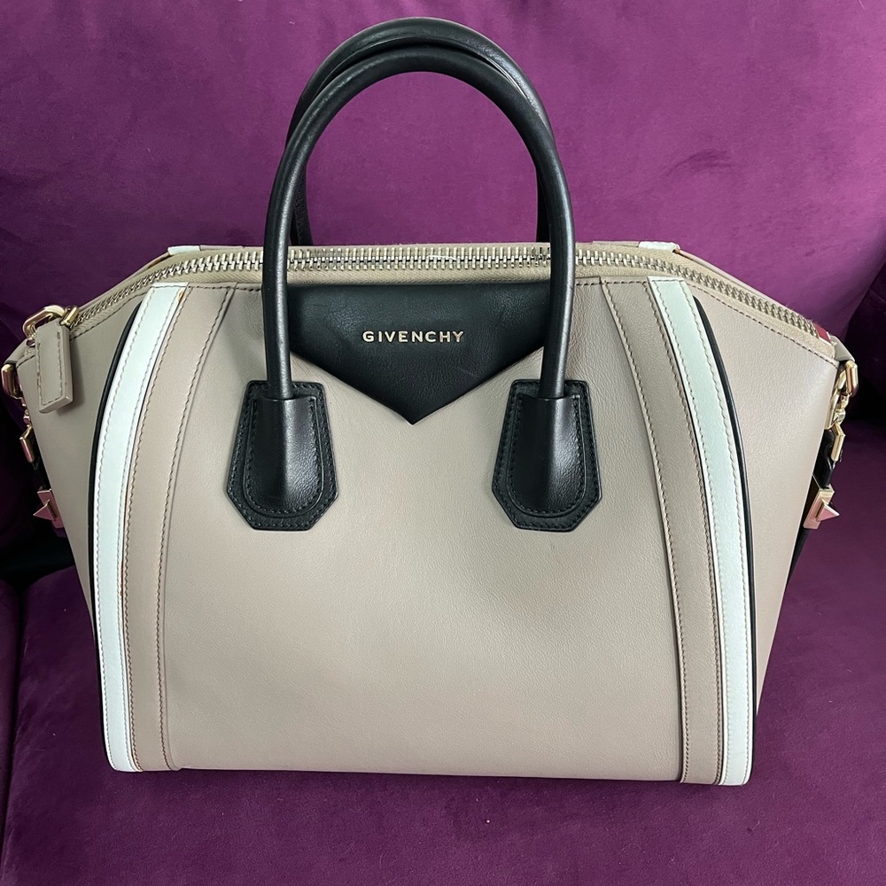 Very rear, gorgeous authentic large Givenchy Antigona Tricolour. Like new.